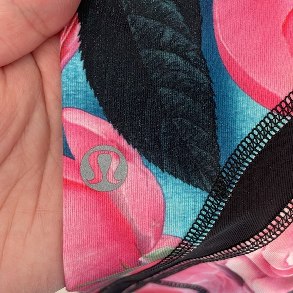 LULULEMON Inspire Crop II sz 6 - Picture 3 of 5
